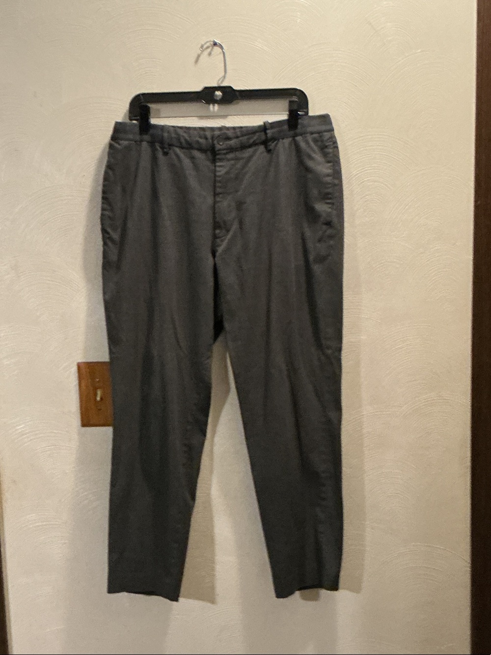 Uniqlo Men's Gray Dress Pants - Classic Straight Fit. Size XL. Waist: 34” - 36”